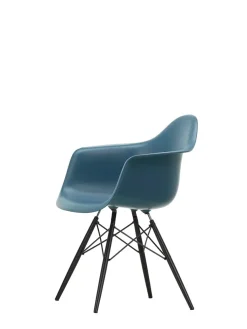 Eames Plastic Armchair DAW, sortlakeret ahorntræ fra Vitra
