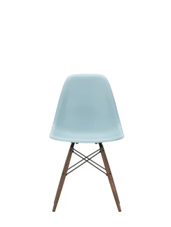 Eames Plastic Side Chair DSW, mørkbejdset ahorntræ fra Vitra
