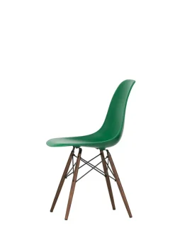 Eames Plastic Side Chair DSW, mørkbejdset ahorntræ fra Vitra