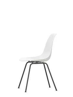 Eames Plastic Side Chair DSX, sort pulverlakeret fra Vitra