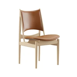 Egypterstol, valnød af Finn Juhl