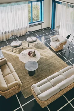 Epic Coffee Table Ø110 cm, travertine fra GUBI