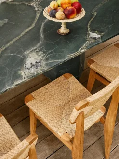 Epic Outdoor Dining Table, round fra GUBI