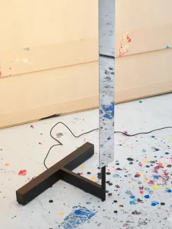 F Model gulvlampe fra Anour