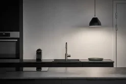 Facet 140 Pendel, sort fra Le Klint