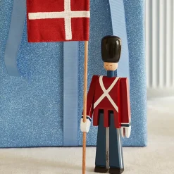 Fanebærer med tekstilflag, mini af Kay Bojesen