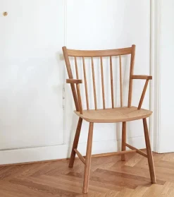 FDB J104 Spisestol, dark oiled oak fra Hay