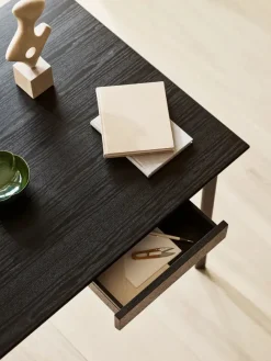 FH3605™ Skrivebord m. Skuffe af Arne Jacobsen