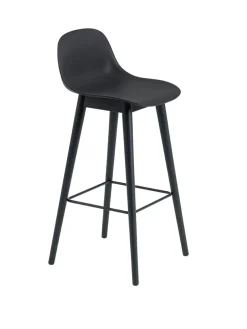 Fiber Bar Stool Wood w. back fra Muuto