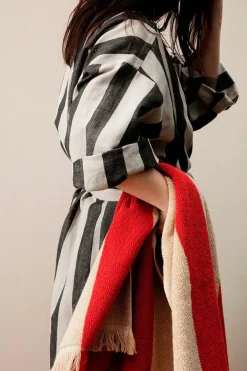 Field Robe, camel/red fra Ferm Living