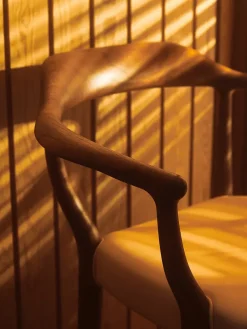 FJ 44 stol, eg olie/vegetal læder af Finn Juhl