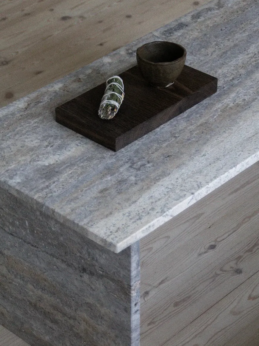 Fjer Sofabord 160 cm, travertin silver fra Wabi Sabi Nordic