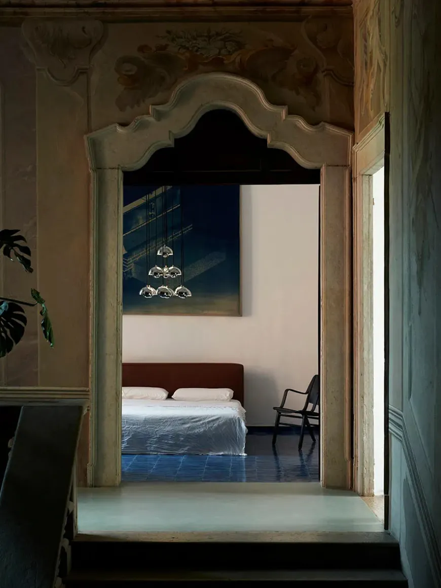 Flowerpot Chandelier VP10, 10 pendants reversed fra &Tradition