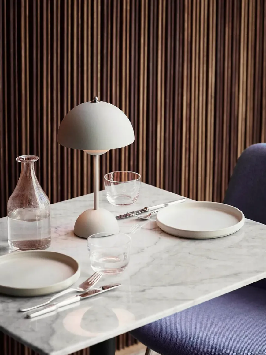 Flowerpot Portable VP9 Bordlampe af Verner Panton