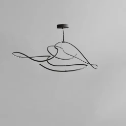 Ghost Chandelier, Big, Burned Black fra 101 Copenhagen