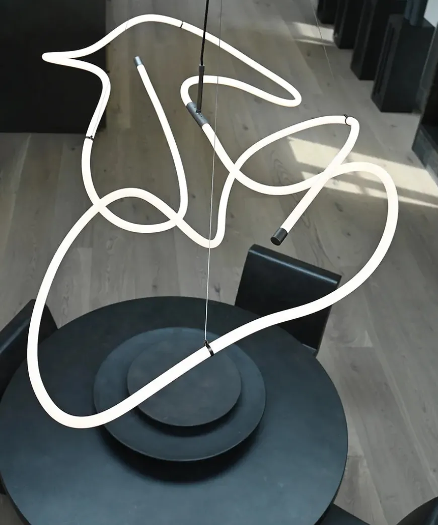 Ghost Chandelier, Big, Burned Black fra 101 Copenhagen