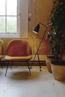 Gräshoppa gulvlampe fra GUBI