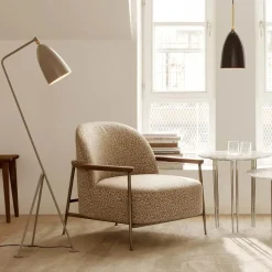 Gräshoppa gulvlampe fra GUBI