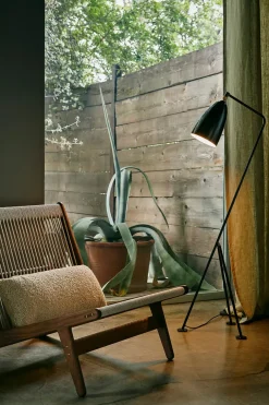 Gräshoppa gulvlampe fra GUBI