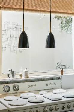 Gräshoppa pendel fra GUBI