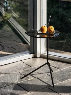 Halten SH9 Sidebord, polished steel & smoked glass fra &Tradition