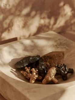 Hew low centrepiece, travertin fra Ferm Living