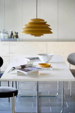 Hive pendel, yellow af Verner Panton