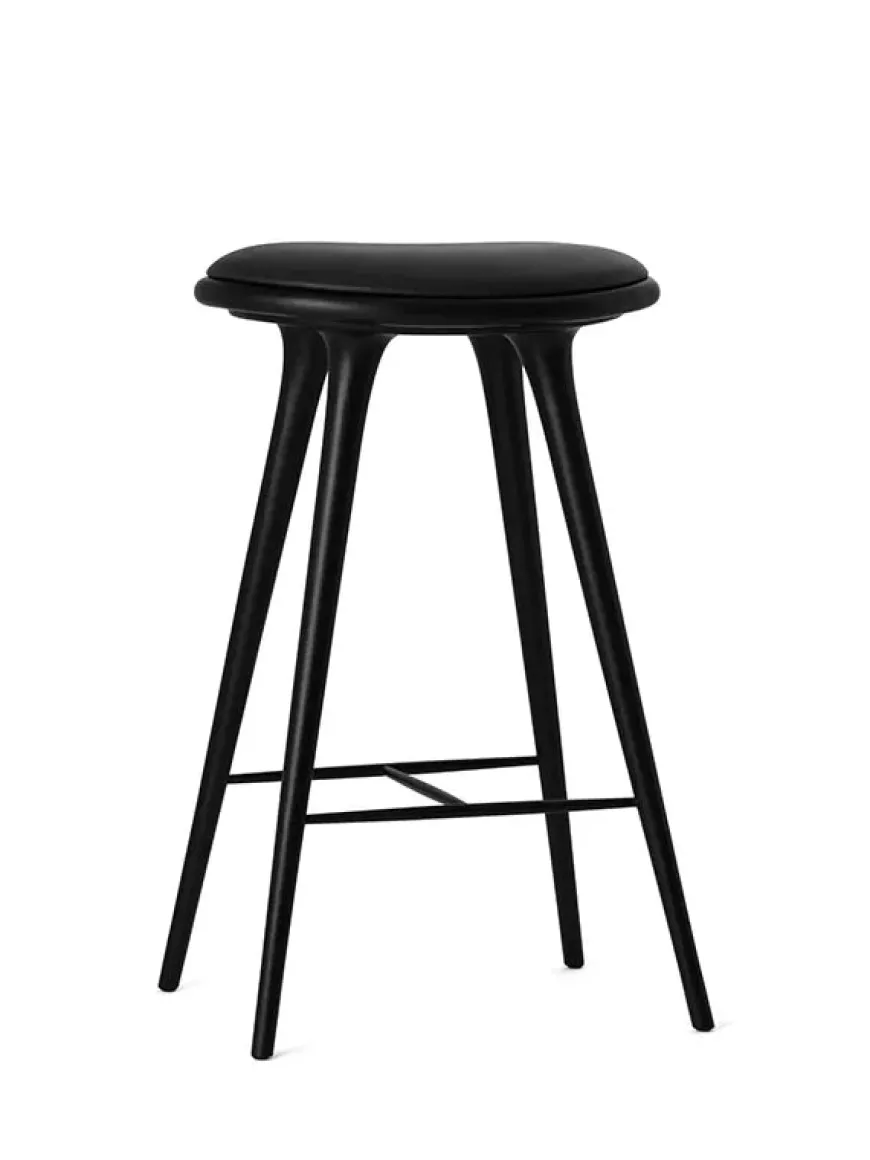 Høj barstol i sæbebehandlet eg fra Mater