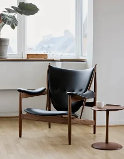 Høvdingestol, eg klar olie af Finn Juhl