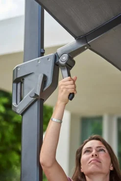 Hyde Luxe Parasol 3x3 m. med tilt inkl. fod fra Cane-line