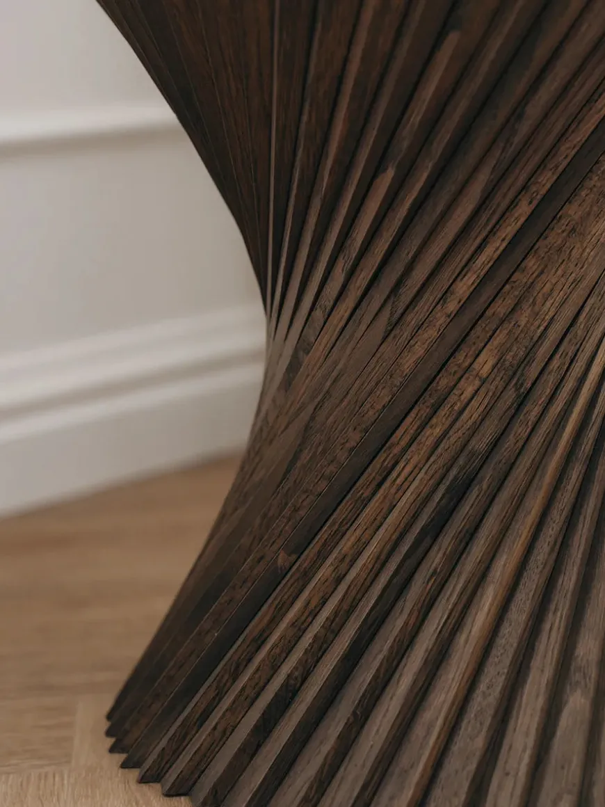 HYPERBEL sidebord. lys eg fra VIA Copenhagen