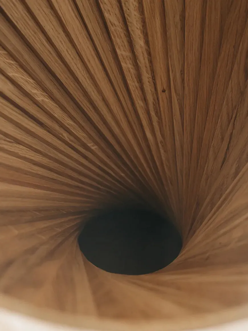 HYPERBEL sidebord, røget eg fra VIA Copenhagen