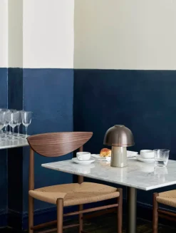 In Between Bord SK16, Bronzed stel fra &tradition