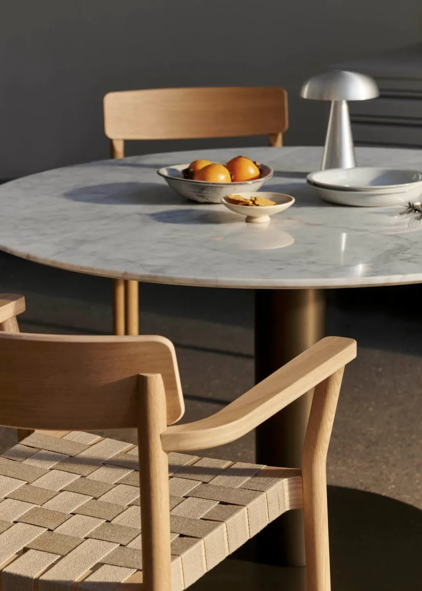 In Between Bord SK20, sort stel fra &tradition