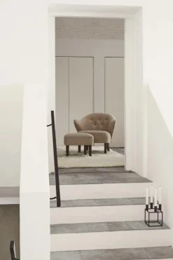 Ingeborg med Fodskammel, moonlight fra Audo Copenhagen