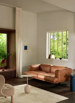 Inland AV22 sofa fra &Tradition