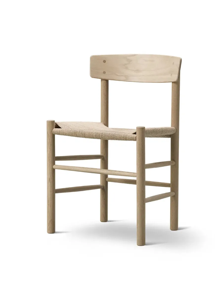 J39 Folkestolen, lys olieret eg af Børge Mogensen