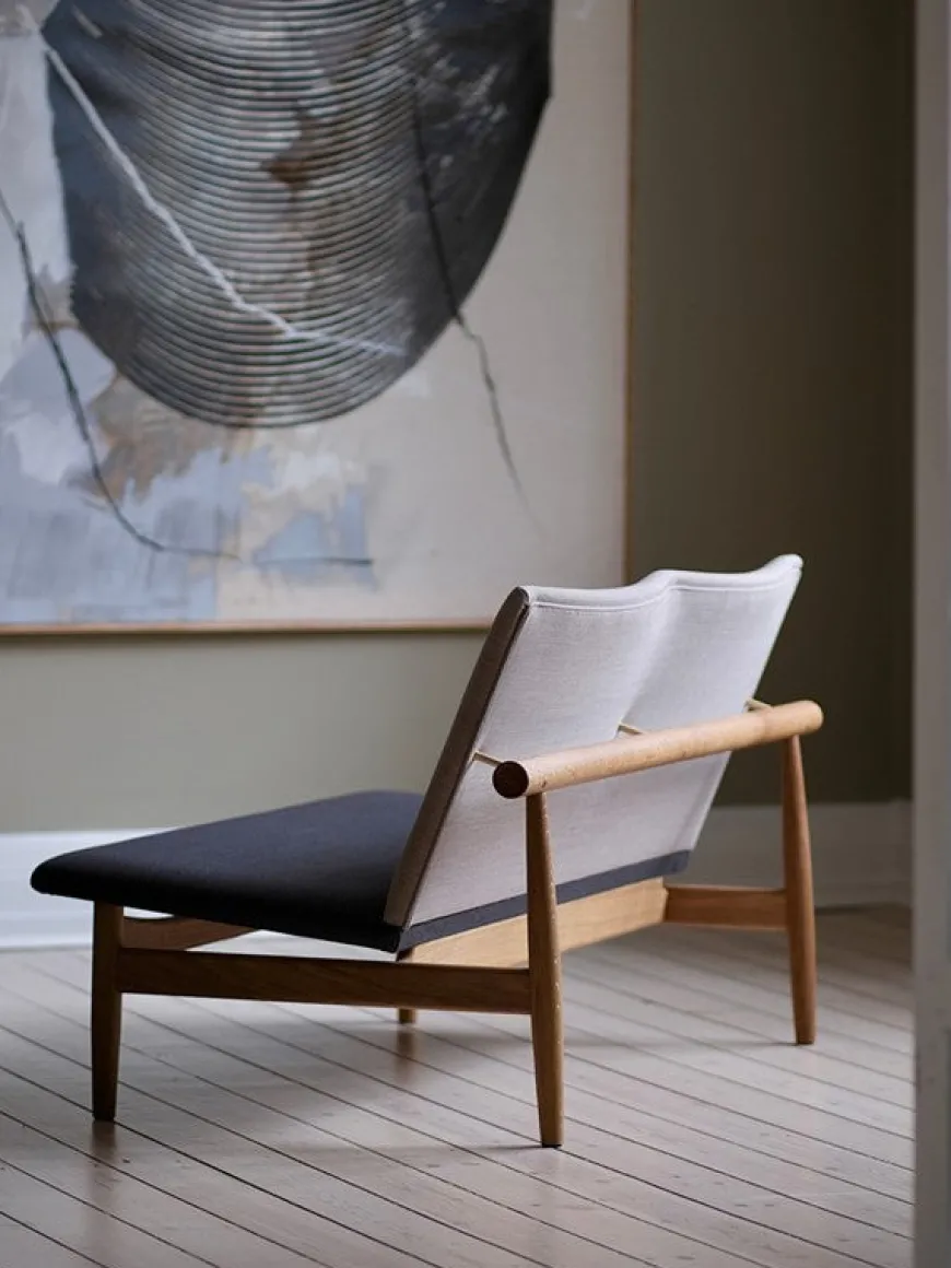 Japan 2 pers. sofa, eg klar olie af Finn Juhl