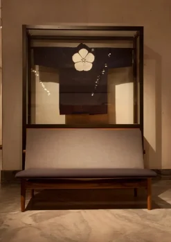 Japan 2 pers. sofa, eg klar olie af Finn Juhl