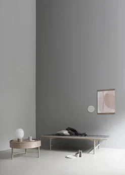 JWDA Bordlampe, calacatta viola marmor fra Audo Copenhagen