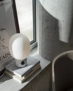 JWDA Concrete Bordlampe fra Audo Copenhagen