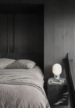 JWDA Metallic Bordlampe fra Audo Copenhagen