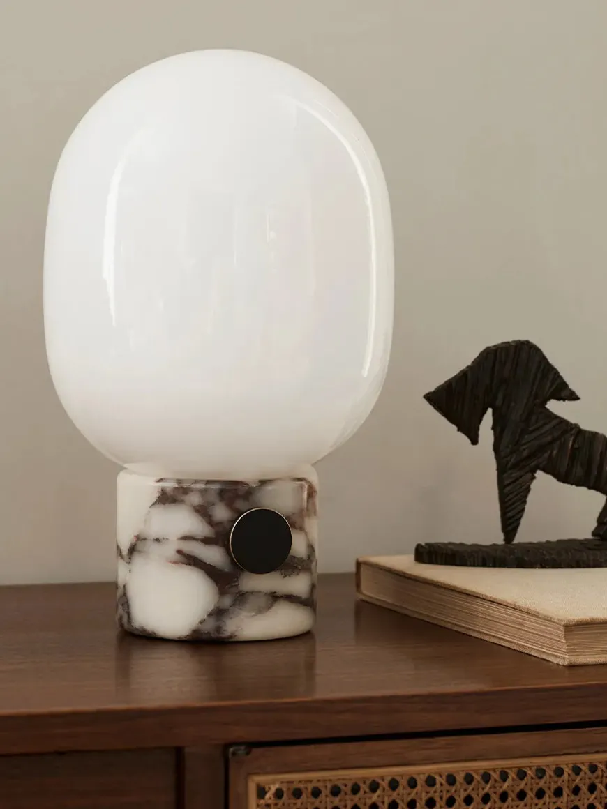 JWDA Table Lamp, red travertine stone fra Audo Copenhagen