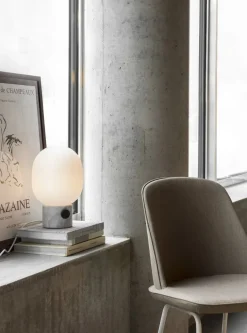 JWDA Table Lamp, red travertine stone fra Audo Copenhagen