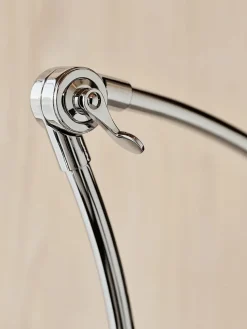 Kaiser Idell 6559-W væglampe fra Fritz Hansen