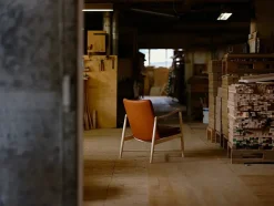 Kaminstolen, eg klar olie af Finn Juhl