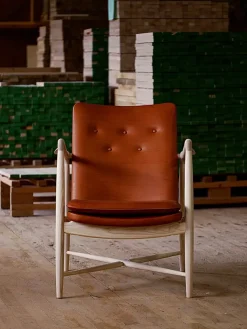 Kaminstolen, eg klar olie af Finn Juhl