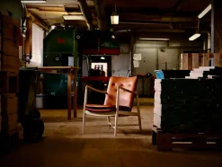 Kaminstolen, eg klar olie af Finn Juhl