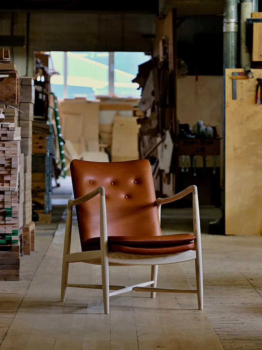 Kaminstolen, eg olie af Finn Juhl