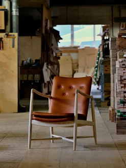 Kaminstolen, valnød af Finn Juhl